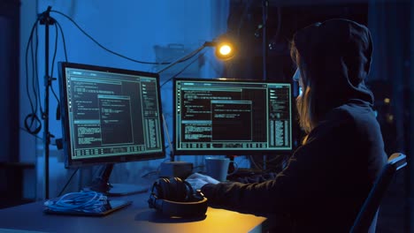 hacker-crear-virus-informáticos-para-el-ciberataque