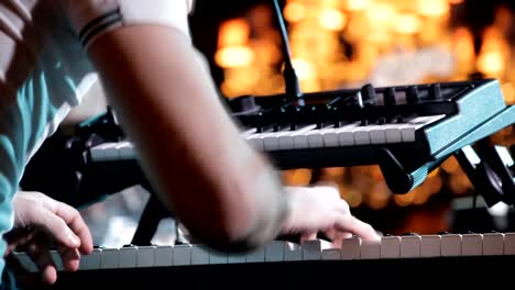 Musician-playing-the-piano