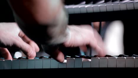 Musician-playing-the-piano