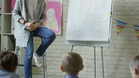 Woman-Teaching-Little-Kids-Math-in-Kindergarten