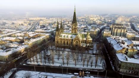 Vuelo-sobre-la-iglesia-de-St.-Elizabeth-en-Lviv,-Ucrania.