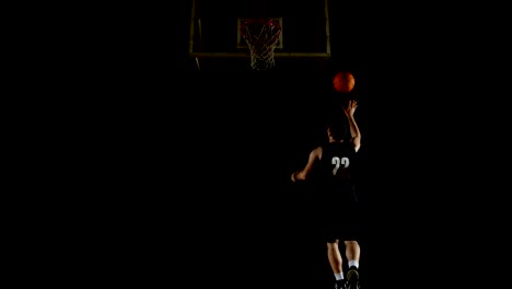 Male-basketball-player-playing-in-the-court-4k