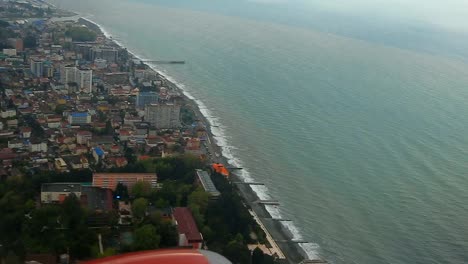 Despegar-de-la-ciudad-en-la-costa-del-mar-Mediterráneo.