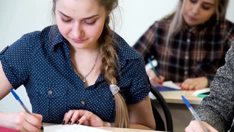 Ausbildung-Studium-Schule-test-Klassenkamerad-Hilfe