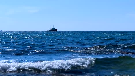 Sea-tug-on-the-horizon
