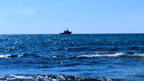 Sea-tug-on-the-horizon