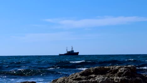 Sea-tug-on-the-horizon