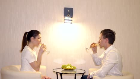 Romantic-rendezvous-of-a-young-couple-with-fruits-and-champagne