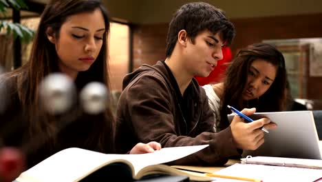 University-students-do-experiments-in-a-group-during-a-chemistry-lab-lecture