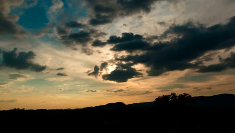 Sonnenuntergang-und-Wolken.-(Zeitraffer)