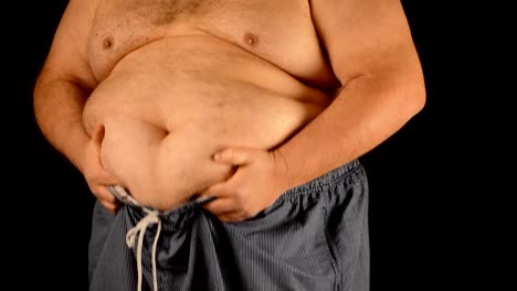 Übergewichtige-Menschen-prüft-seinen-Bauch