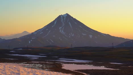 Stunning-morning-volcano-landscape-of-Kamchatka-Peninsula-at-sunrise.-Time-lapse