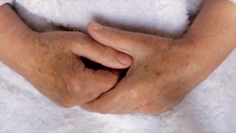 Wrinkled-female-hands,-close-up