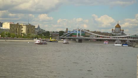 Moskau:-Kathedrale-von-Christus-der-Erlöser-Ansicht-vom-Fluss