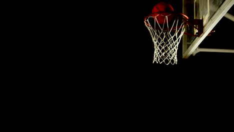 Male-basketball-player-playing-in-the-court-4k