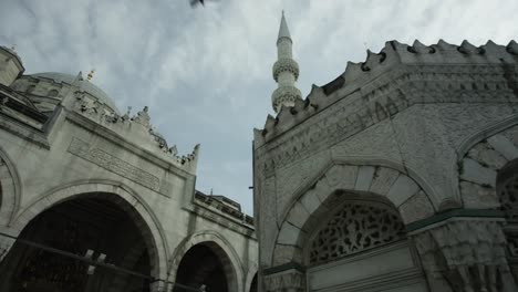 Eminonu-Mosque-in-Istanbul,-Turkey