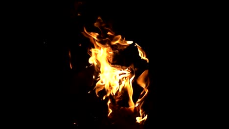 Feuer-auf-einem-schwarzen-Hintergrund,-Slow-Motion-video,-Slow-motion