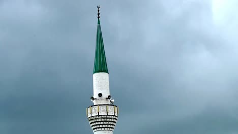 primer-plano-de-minarete-de-Mezquita