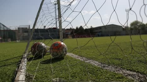 Balones-de-fútbol-y-gol-de-miniatura