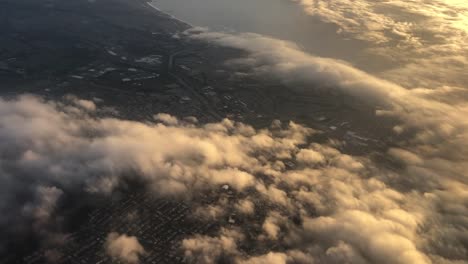 Fliegen-in-den-Wolken