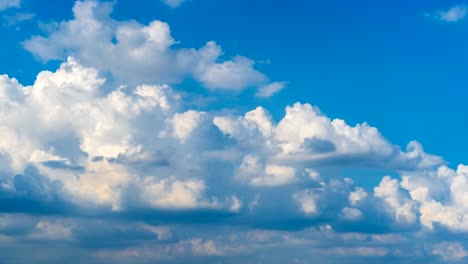 Time-lapse-of-blue-sky-and-clouds.