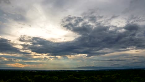 Timelapse-colorful-dramatic-sky-with-cloud-at-Sunrise