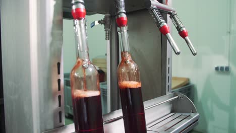 Bottling-process-of-red-wine