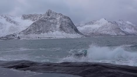 Fiordo-de-invierno-y-Surf.-Cámara-lenta