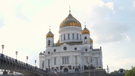 Moskau:-Kathedrale-von-Christus-der-Erlöser-Ansicht-vom-Fluss