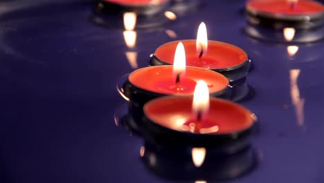 Decorative-candles-floating-in-the-water