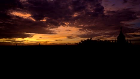 Zona-arqueológica-de-tiempo-lapso-vista-de-Bagan-al-atardecer,-Myanmar