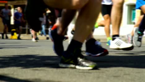 Piernas-de-los-corredores-de-maratón-Closeup