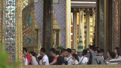 Bangkok-/-Thailand---23.-Mai-2018:-Tourist-am-Wat-Phra-Si-Rattana-Satsadaram-Zeitlupe-erschossen