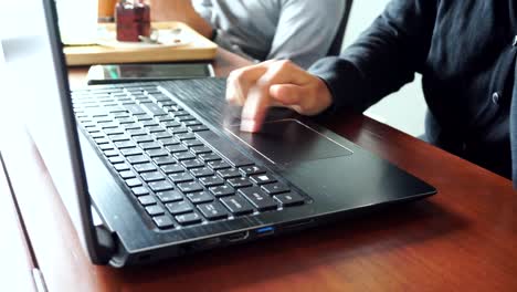 Woman-hand-using-laptop.