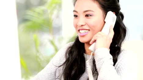 Casual-asian-businesswoman-on-the-phone