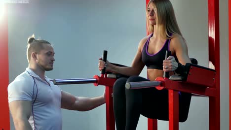 Personal-trainer-correcting-his-client-during-exercise-in-the-gym