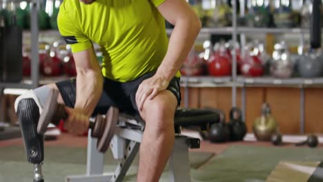 Paralympic-Sportsman-Doing-Dumbbell-Curls