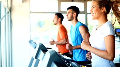 Picture-of-cheerful-fitness-team-in-gym