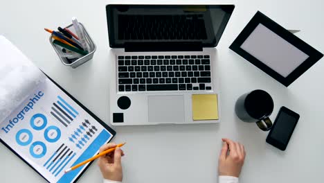 Businessman-bored-in-front-of-the-computer-and-turns-a-pencil