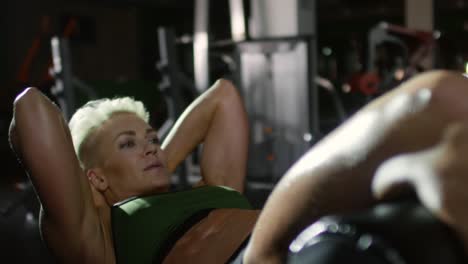 Sportswoman-Doing-Crunches-on-Bench