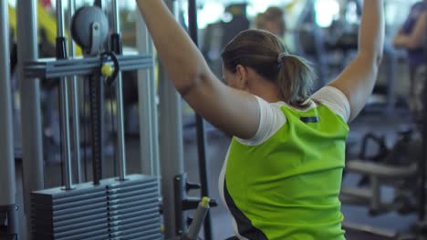 Woman-Exercising-on-Lat-Pull-Down-Machine