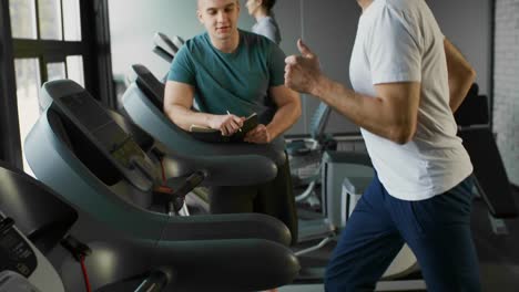 Confident-Fit-Man-Running-on-Treadmill