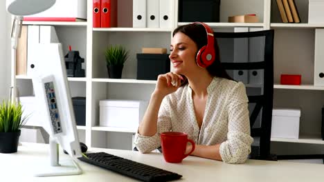 businesswoman-listening-music,-looking-to-monitor-and-waving-hand-at-camera