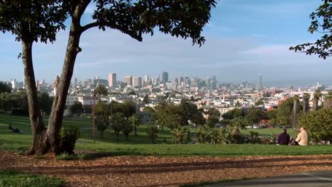 Skyline-de-San-Francisco-y-rascacielos-de-Dolores-Park