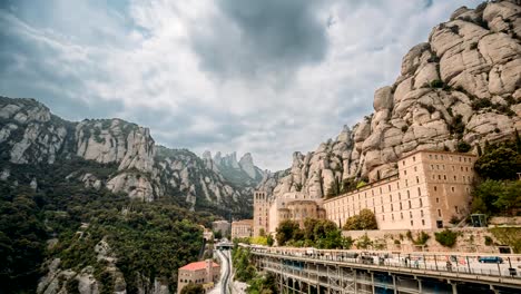 Santa-Maria-De-Montserrat.-Benediktiner-Abtei-In-Berg-Montserrat,-In-Monistrol-De-Montserrat,-Katalonien,-Spanien.-Timelapse,-Zeitraffer