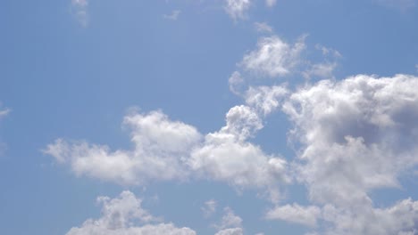 Moviendo-las-nubes-en-el-cielo.