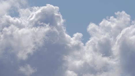 Moviendo-las-nubes-en-el-cielo.