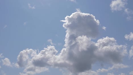 Moviendo-las-nubes-en-el-cielo.