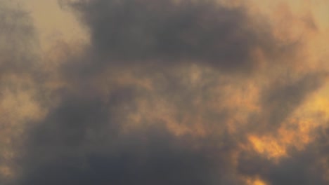 Moviendo-las-nubes-en-el-cielo.