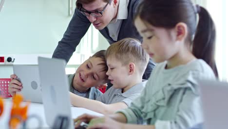 Schoolchildren-Having-Information-Technology-Lesson